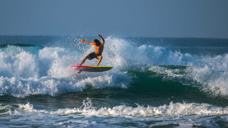 Kabalana,,Sri,Lanka,-,03,26,2023:,Talented,Surfer,Showing