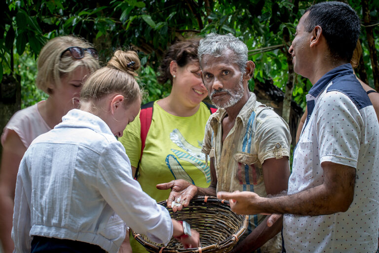 Meetiyagoda,,Sri,Lanka,,31,May,2016:,A,Sri,Lankan,Worker